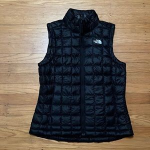 Women’s NORTH FACE Black Puffy Vest Small